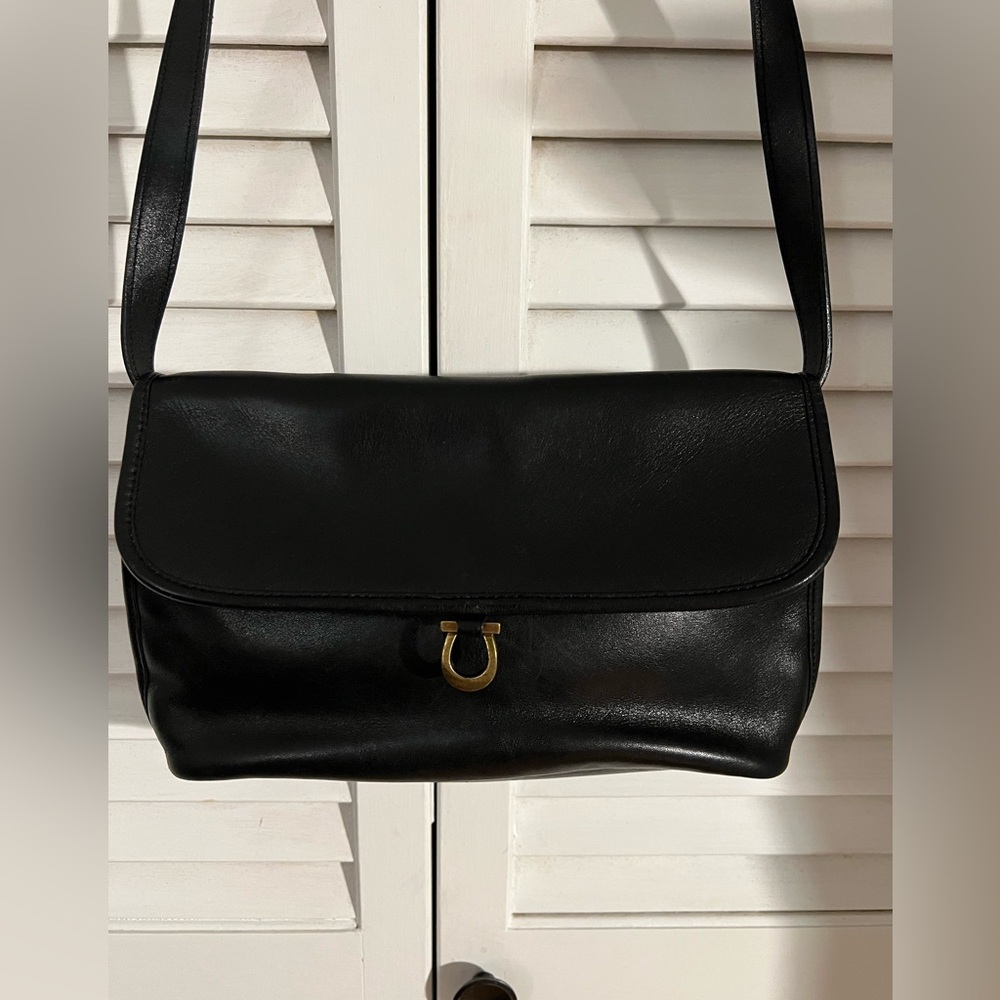 2000’s Etienne Aigner black leather crossbody